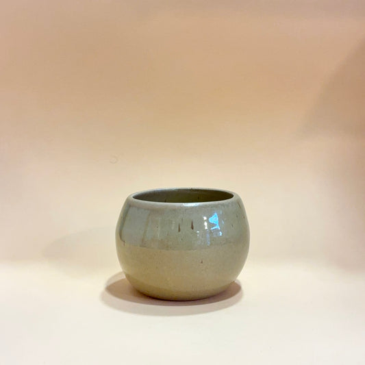 Tasse en céramique par Anïa Mouvet